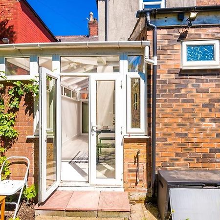 מנצ'סטר Large 4 Bedroom Home With Free Parking Near Mediacityuk מראה חיצוני תמונה