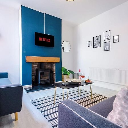 מנצ'סטר Large 4 Bedroom Home With Free Parking Near Mediacityuk מראה חיצוני תמונה