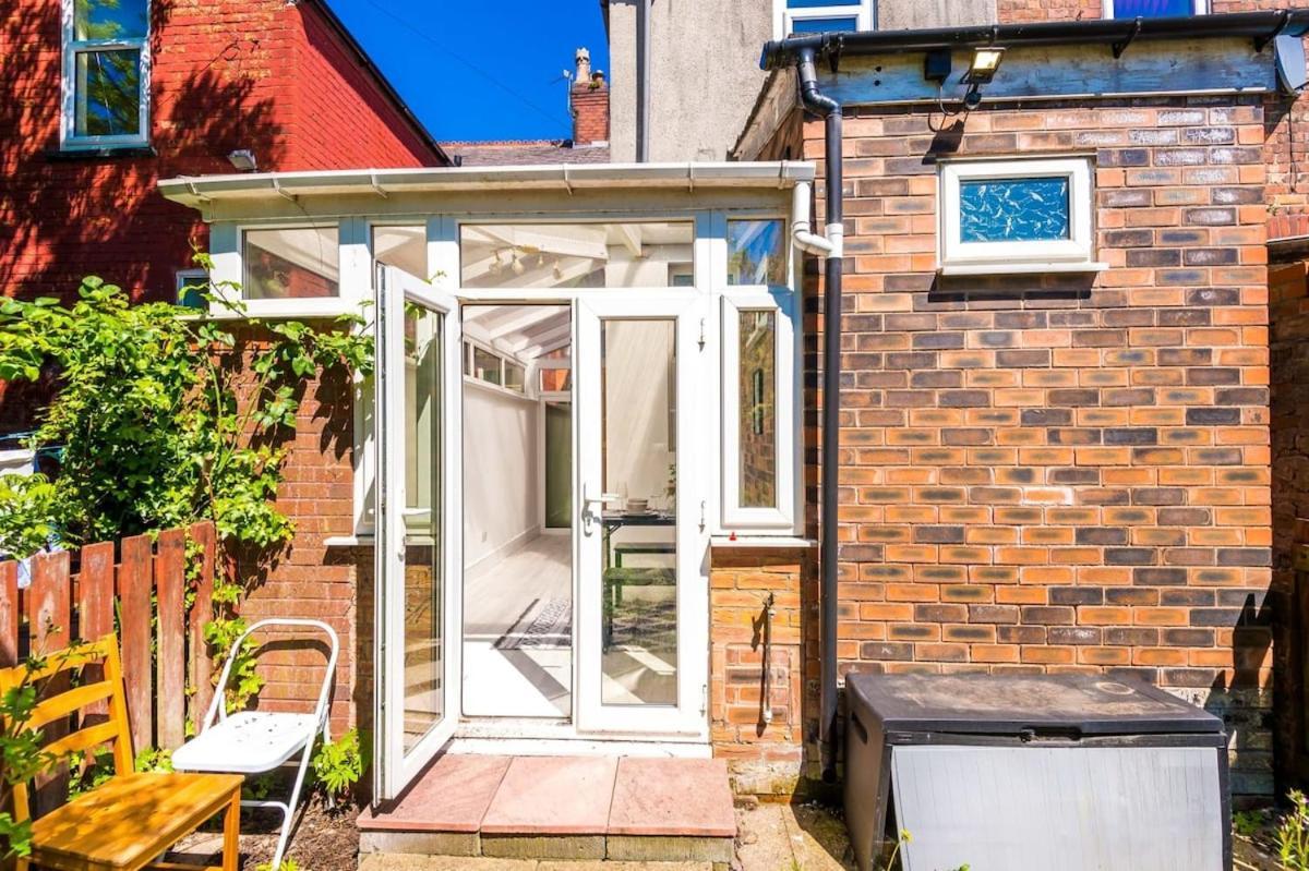 מנצ'סטר Large 4 Bedroom Home With Free Parking Near Mediacityuk מראה חיצוני תמונה