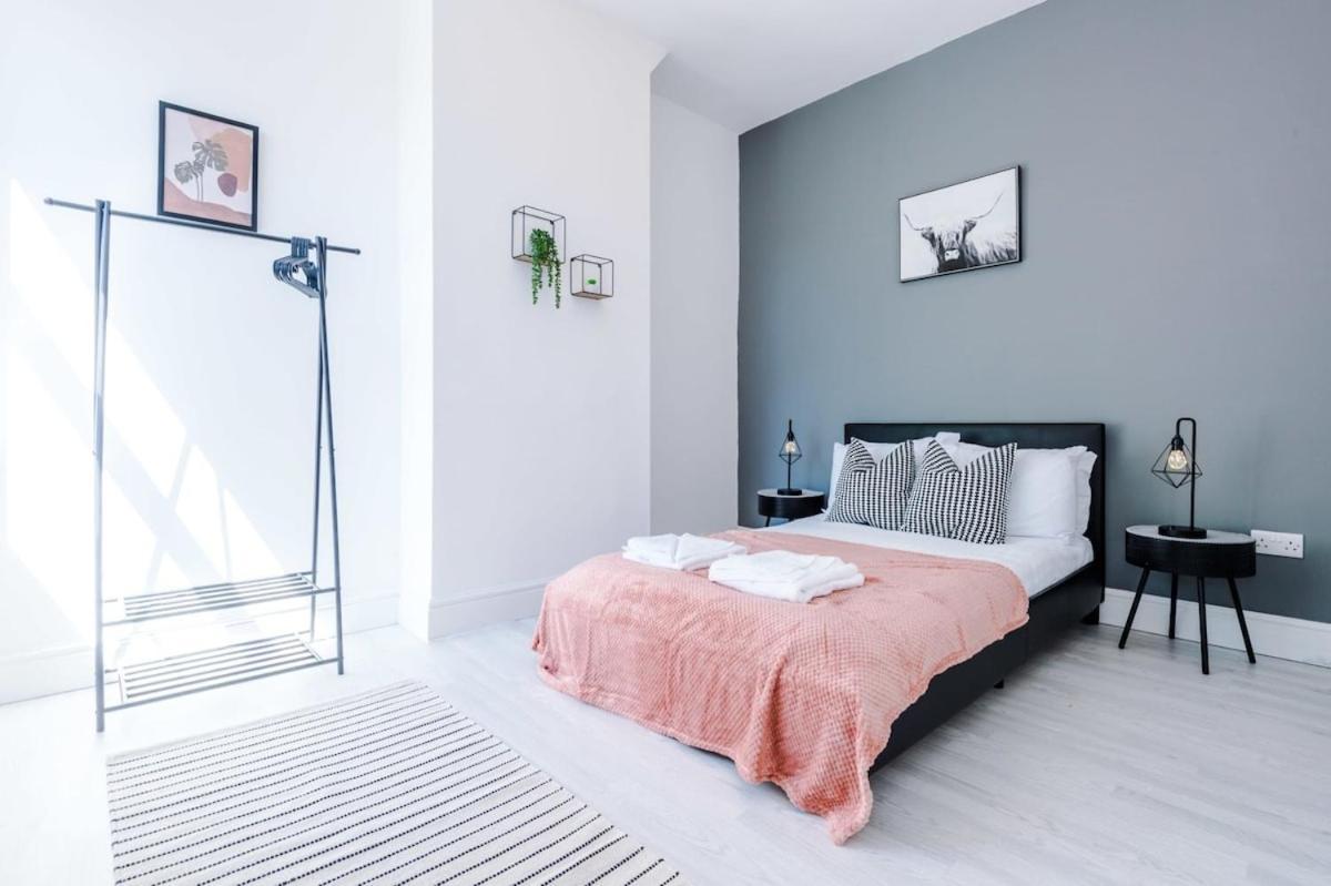 מנצ'סטר Large 4 Bedroom Home With Free Parking Near Mediacityuk מראה חיצוני תמונה