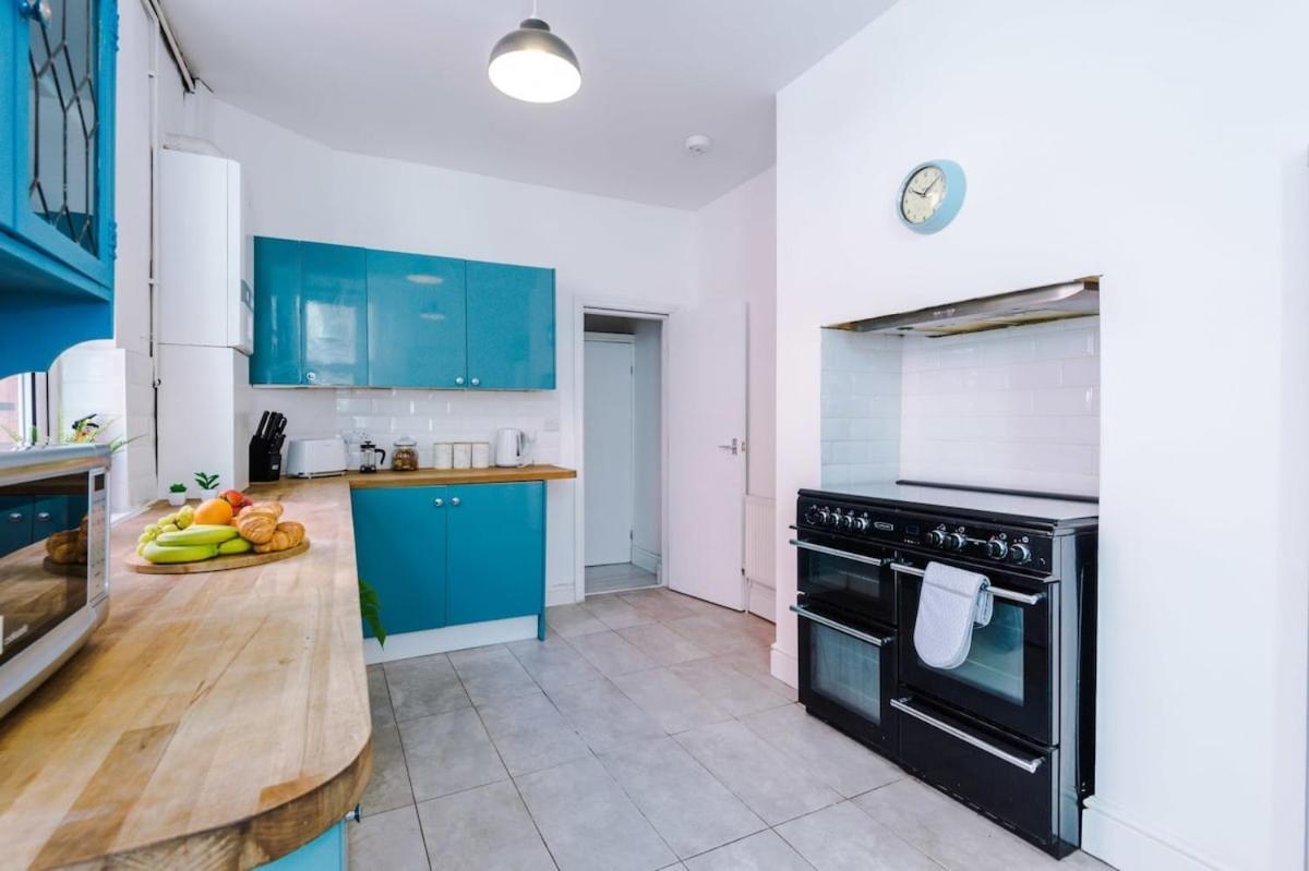 מנצ'סטר Large 4 Bedroom Home With Free Parking Near Mediacityuk מראה חיצוני תמונה