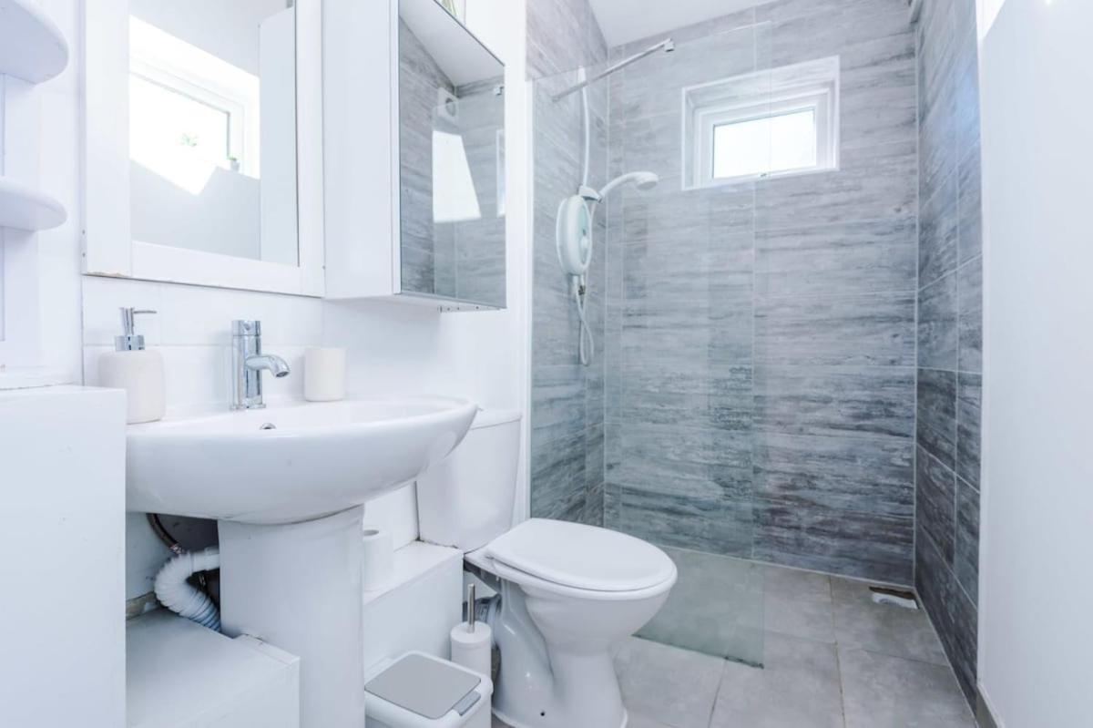 מנצ'סטר Large 4 Bedroom Home With Free Parking Near Mediacityuk מראה חיצוני תמונה