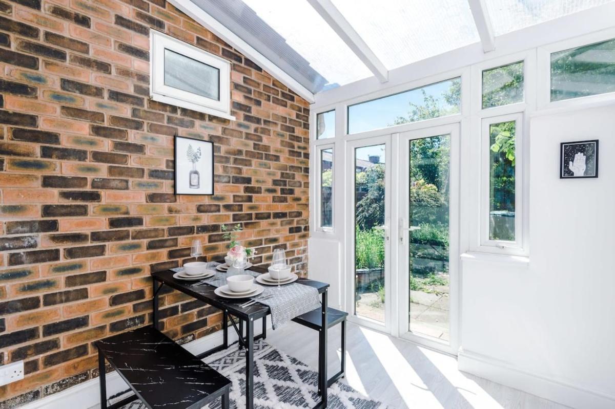מנצ'סטר Large 4 Bedroom Home With Free Parking Near Mediacityuk מראה חיצוני תמונה